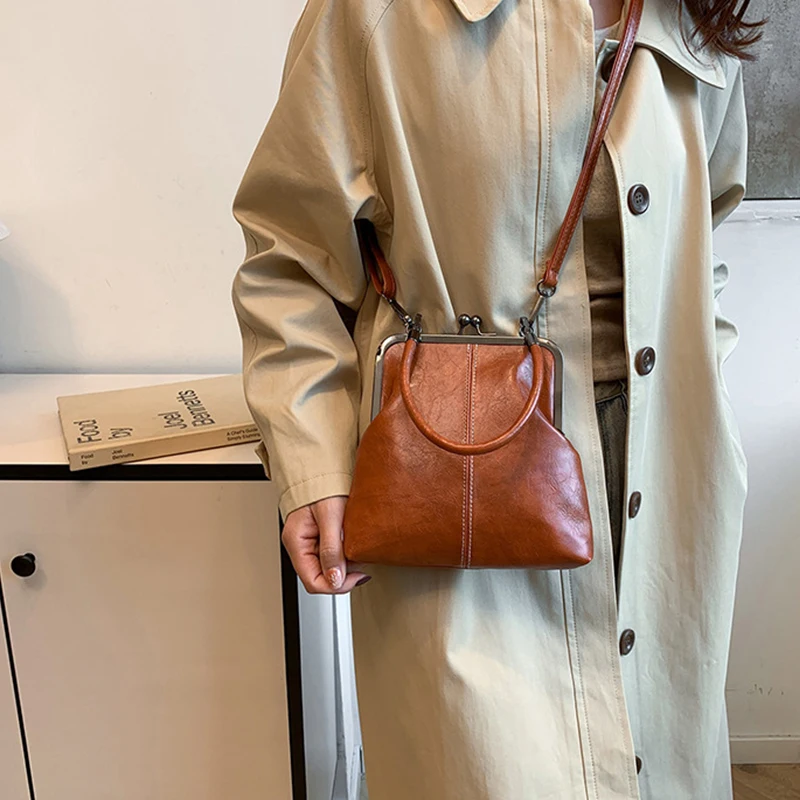 Large Capacity Vintage Women's Handbag Elegant Kiss Lock Shoulder Bag PU Leather Retro Chinese Style Crossbody Bag Solid Color