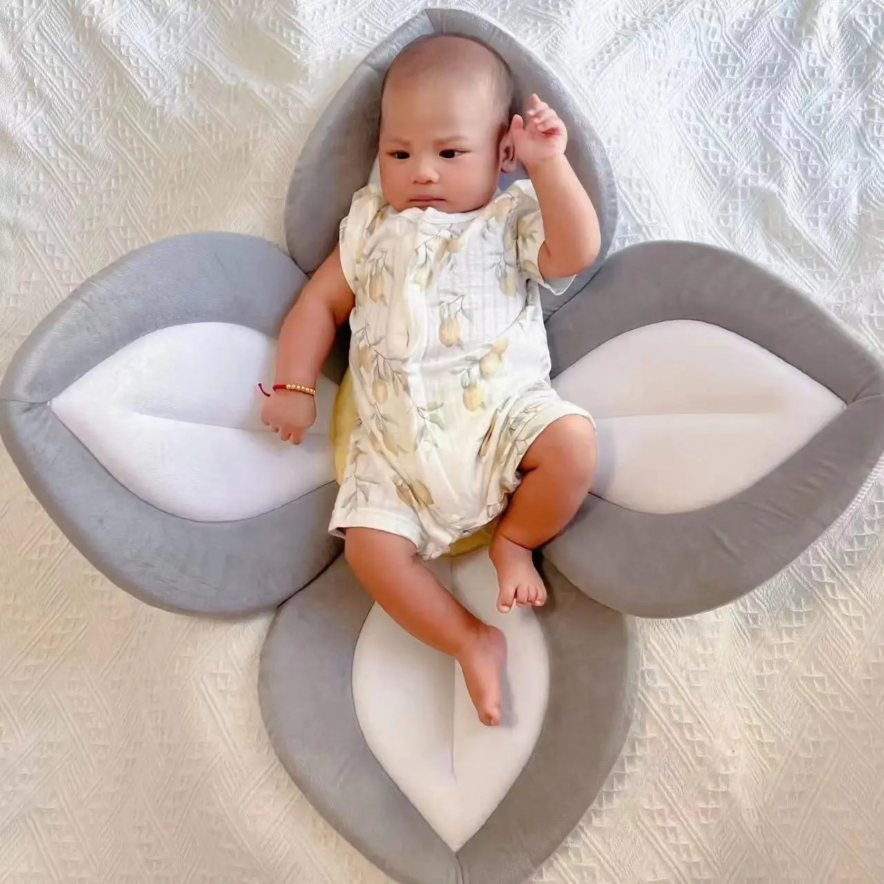 Color-blocking Baby Bath Mat, Reclining and Foldable Newborn Creative Flower Bath Mat, Baby Lotus Safety Cushion