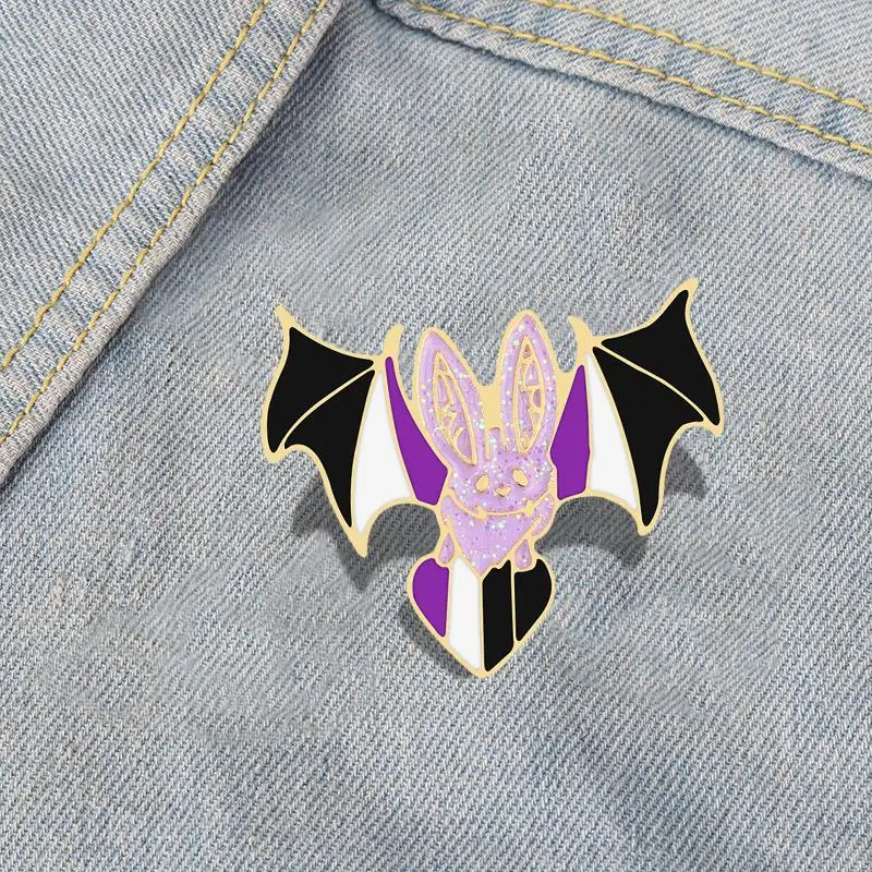 

Asexual Bat Brooches LGBT Flag Enamel Flying Bats Totem Clothes Lapel Pin Asexuality Metal Buckle Badge Jewelry Gift for Friends