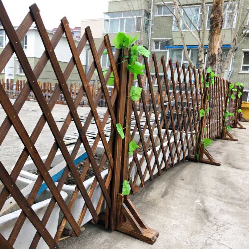 

Anticorrosive wooden fence, grid fence, outdoor lawn fence, pet fence