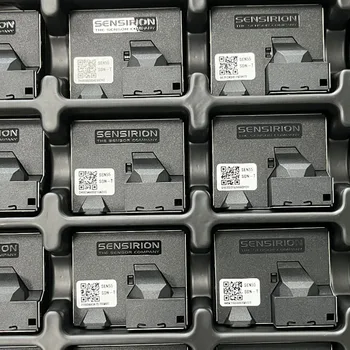 Il modulo SEN55-SDN-T di Sensirion è un modulo sensore ambientale utilizzato per misurare PM, RH/T, VOC e NOx.