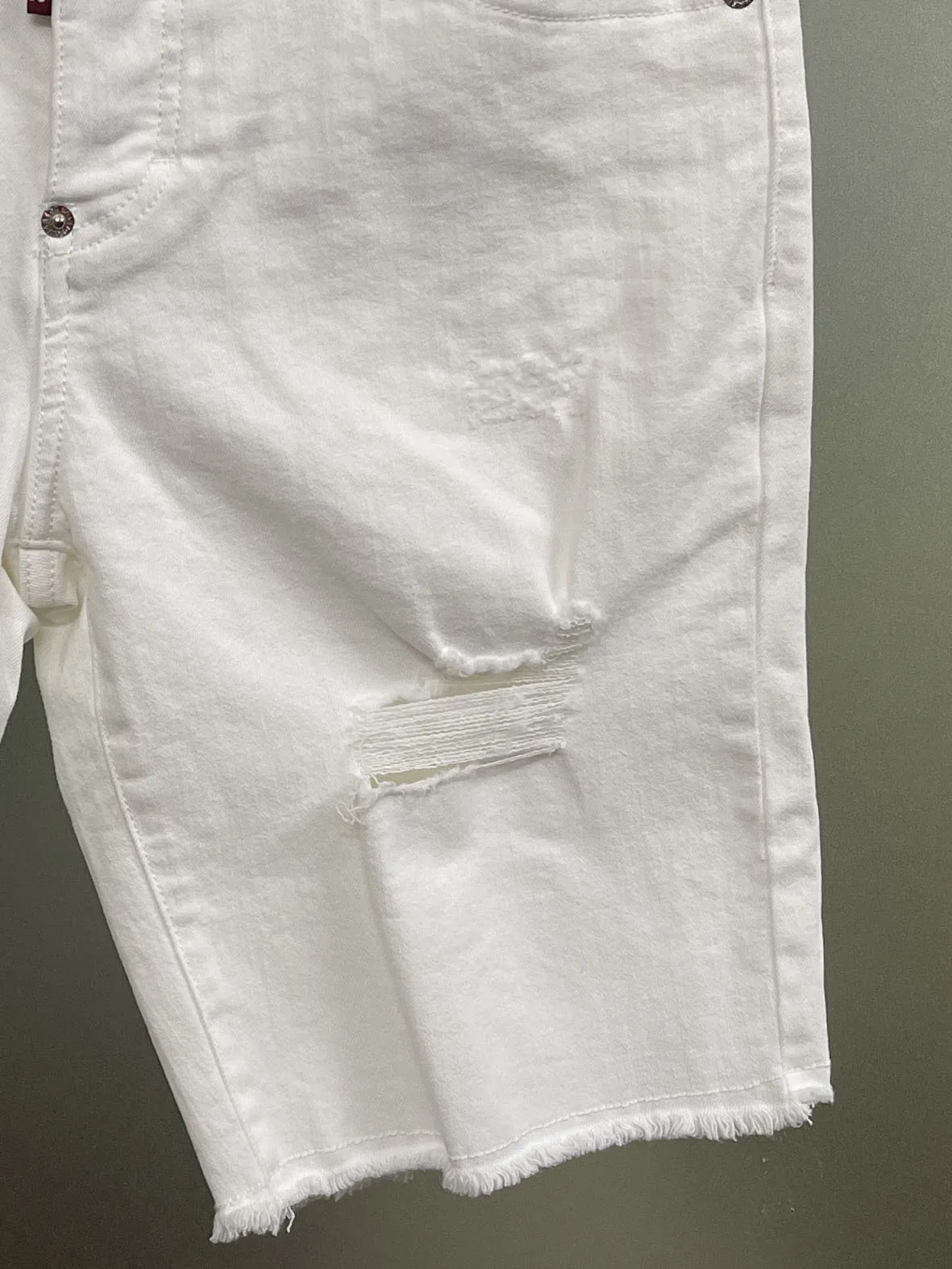 2024 Spring/Summer New D2 Jeans Trendy Men's Washed Worn Hole Patches Painted Slim Fit White Denim Shorts Men's