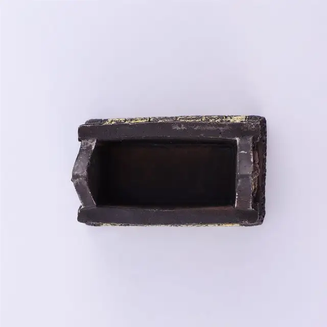 할로윈 분위기를 연출하는 마이크로 조경 관 상자 인형