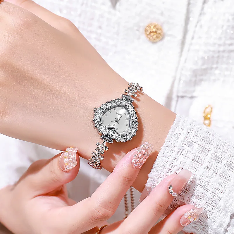 2PCS Set Women Watches Luxury Rhinestone Bracelet Ladies Heart Dial Quartz Wristwatches Dress Clock Montre Femme（Without Box ） 4
