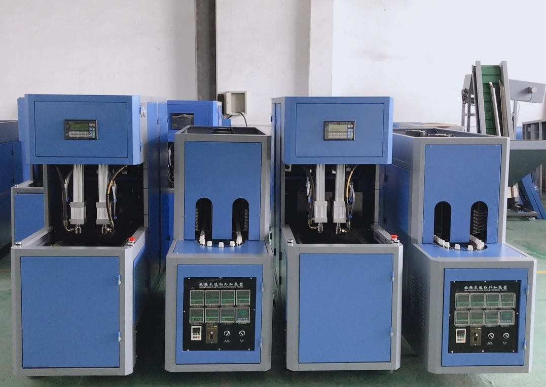 Рисунок 2 - Машина для выдувного формования пластиковых бутылок