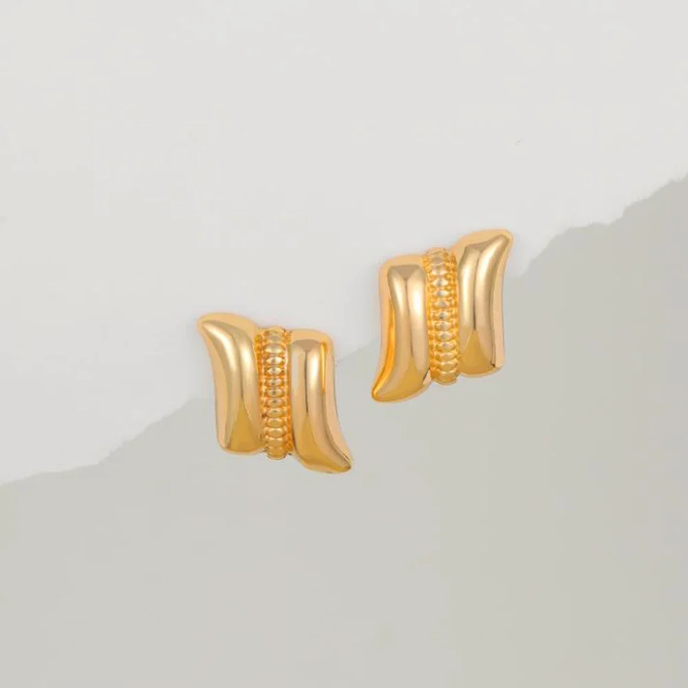 Fashionable Shaped Gold Color Small Wave Ear Studs Stylish Charm Lozenge Stud Earrings Earwear Jewelry Accessory for Women Aros