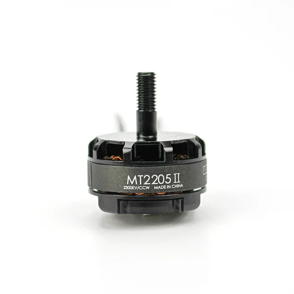 Deux moteurs EMAX MT2205II 2300KV sans balais, versions CW et CCW côte à côte, avec vis de montage.