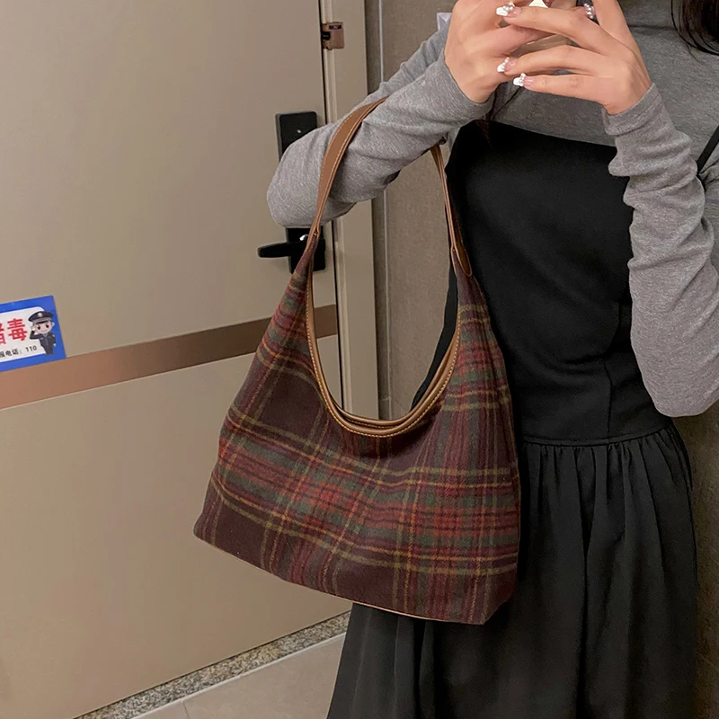 

Large Capacity Women's Autumn Winter Fashion Versatile New Trend Single Shoulder Tote Bag Simple Casual Commuter Storage Handbag