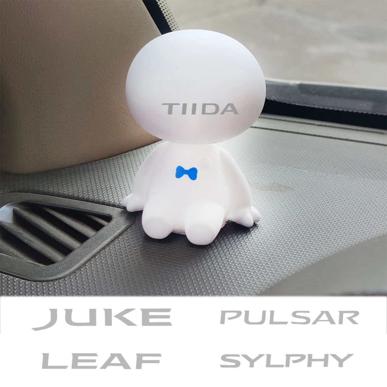 Per Nissan X-Trail X-Terra Versa Titan Tiida Teana Nismo Qashqai Cartoon Shaking Head Figure Car Ornaments Big Hero Doll Toy