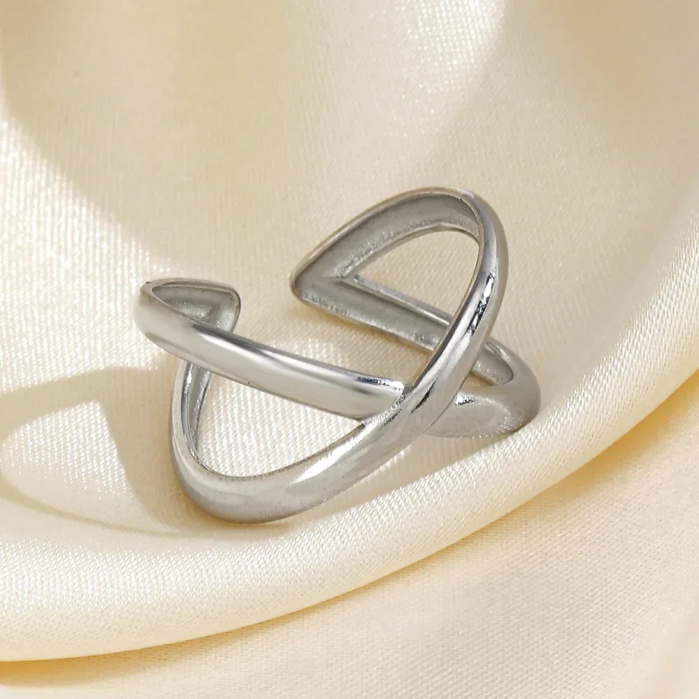 Elegant Gold Stainless Steel Rings - Stylish Personalized Jewelry Gifts