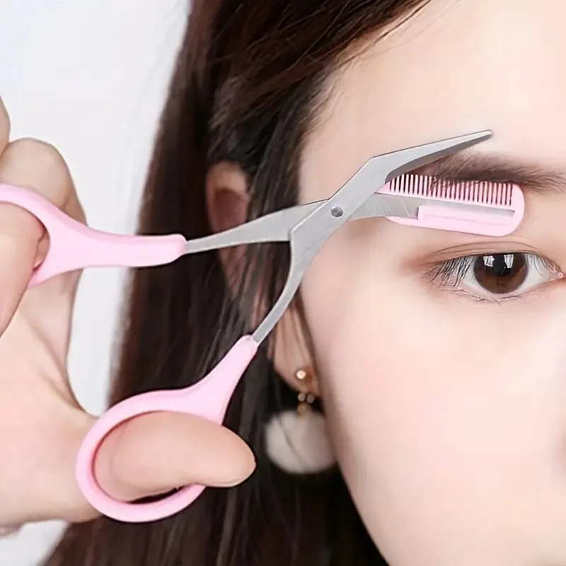 Scissors in Eyebrow Trimmer Set