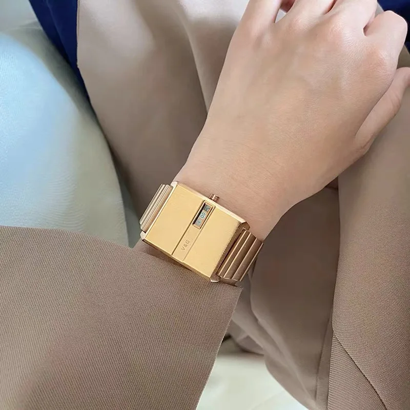 K18 750 GIVENCHI レディース腕時計 クォーツ 不動 ジャンク品 K18 750 GIVENCHI レディース腕時計 クォーツ 不動 ジャンク品