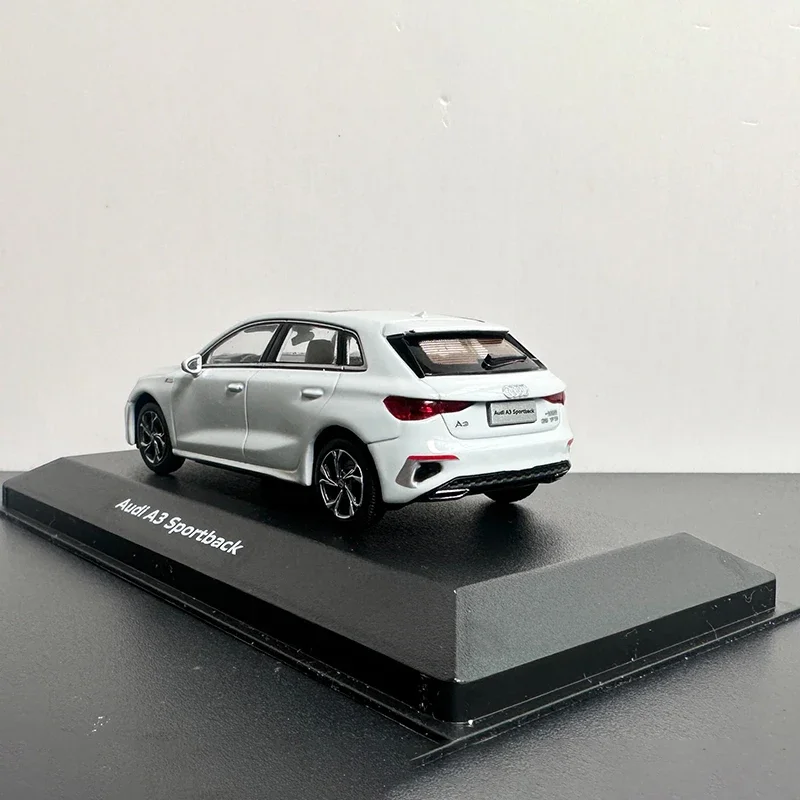 マキシチャンプス 1/43 アウディ A3 カブリオレ 2007 シルバー マキシチャンプス1/43 アウディ A3 カブリオレ 2007 (シルバー