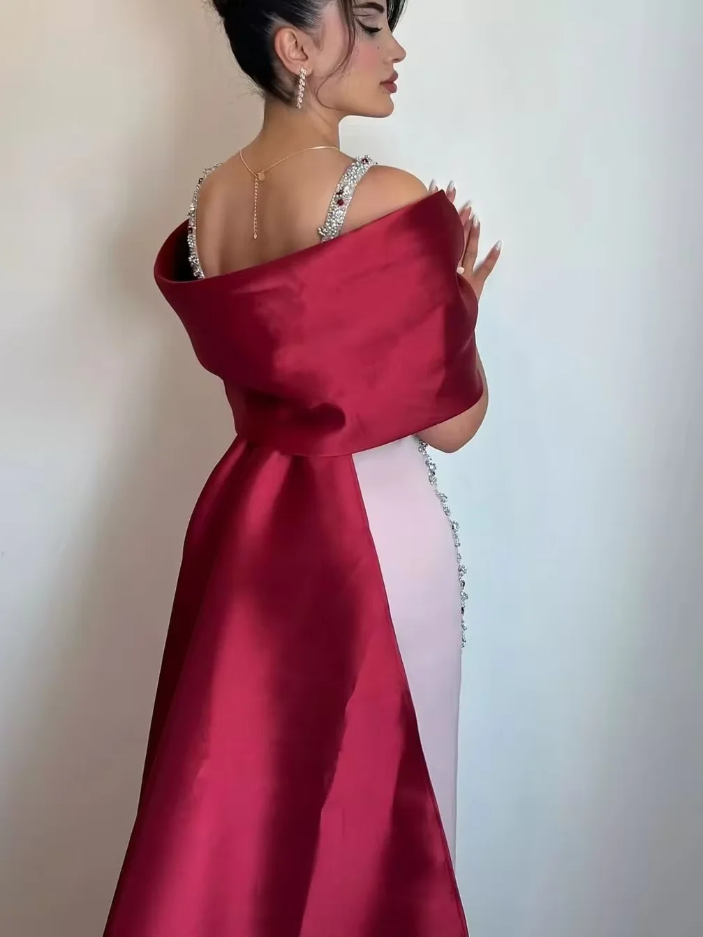 V-Neck Luxury Evening Mermaid Beads Sequins Off Shoulder Prom Dresses Arabia Party Gown