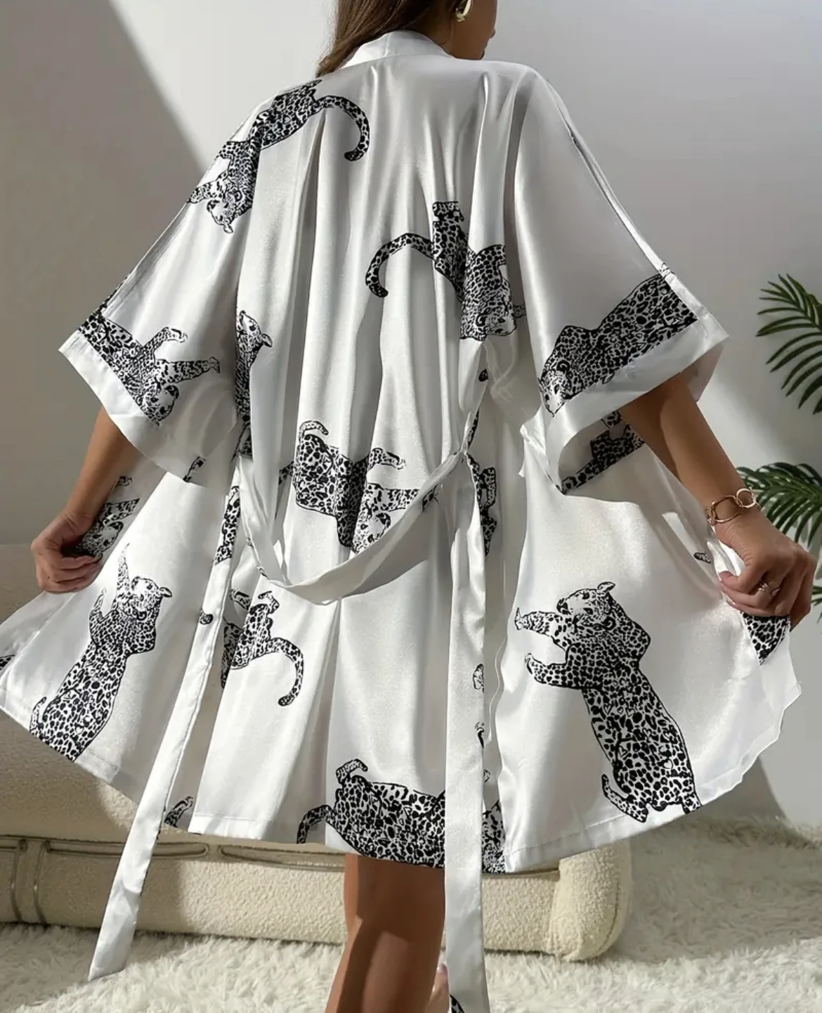 تقليد ملابس نوم من الحرير مثير الخامس الرقبة طويلة...