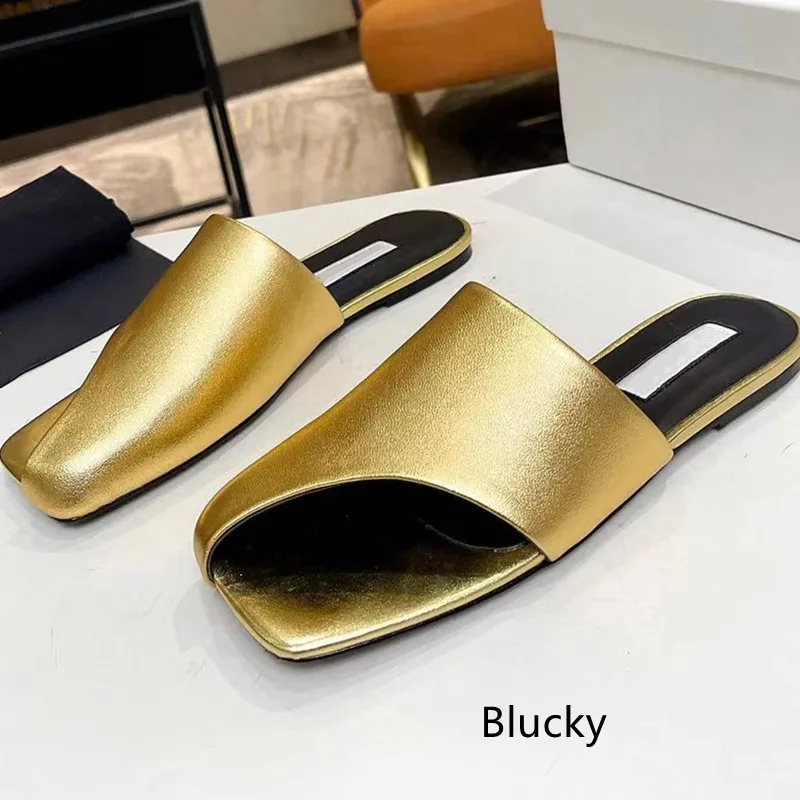 

Women's leather pleated sheepskin beach party shoes Women's flat bottomed cowhide shoes are fashionable and versatile