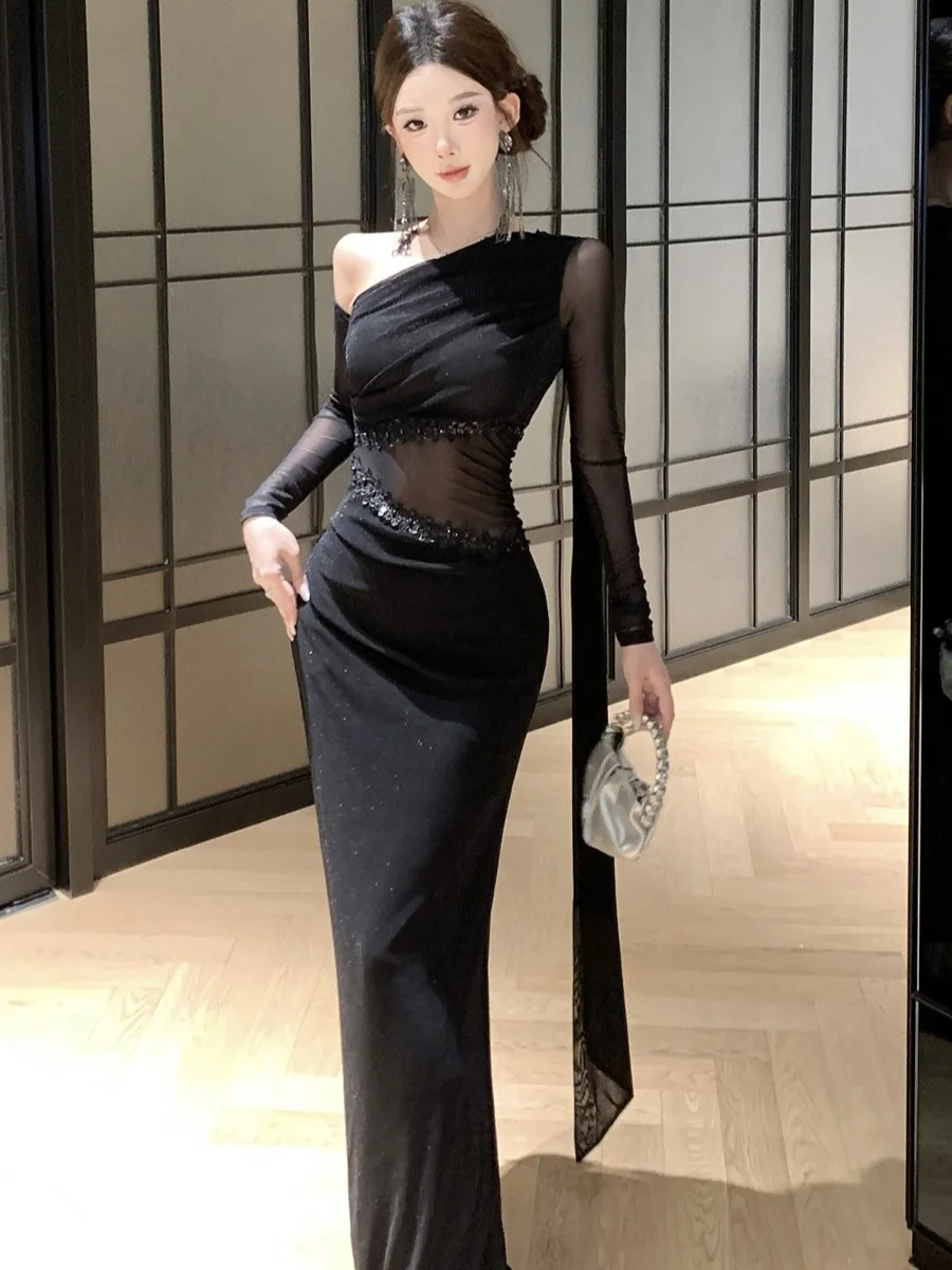 우아한 블랙 메쉬 스플라이스 비대칭 숄더 드레스, 중요한 행사, 볼 가운 스타일 파티 드레스, 여성스러운 스타일