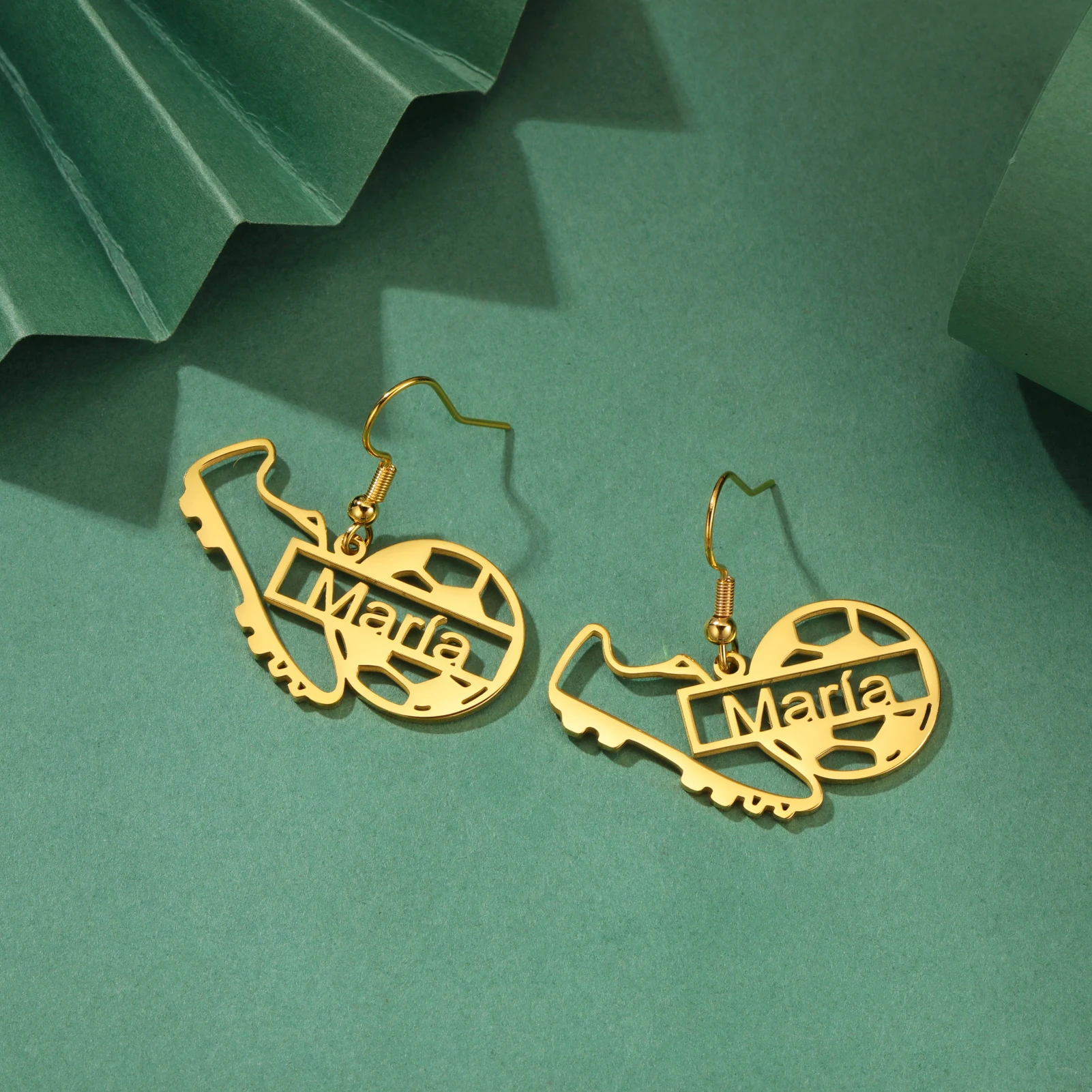 독점적인 맞춤형 축구 요소 귀걸이 맞춤형 이름 디자인 독특한 스포츠 패션 취향 선물 정장 제공 여성