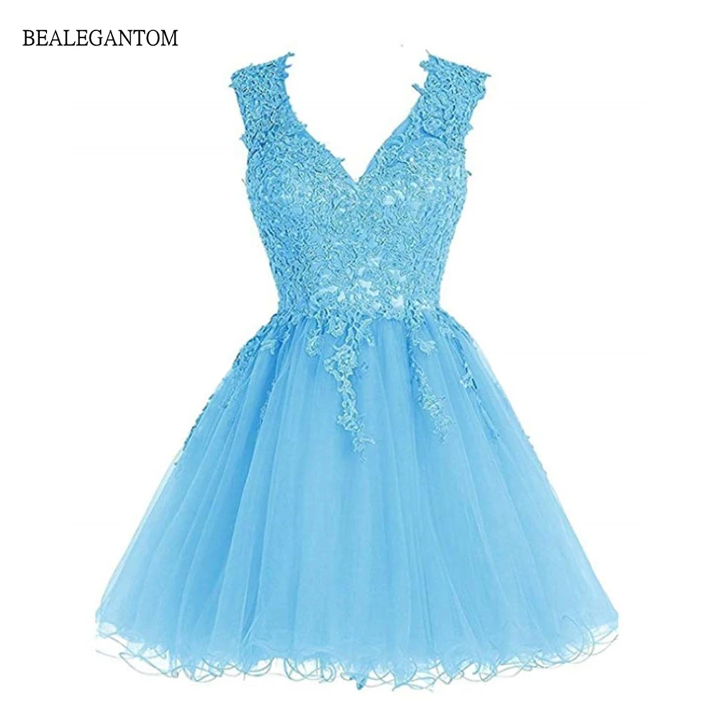 

Bealegantom Lace Homecoming Dresses Tulle Appliques V-Neck Prom Cocktail Short Formal Graudation Party Gowns QA2022-5