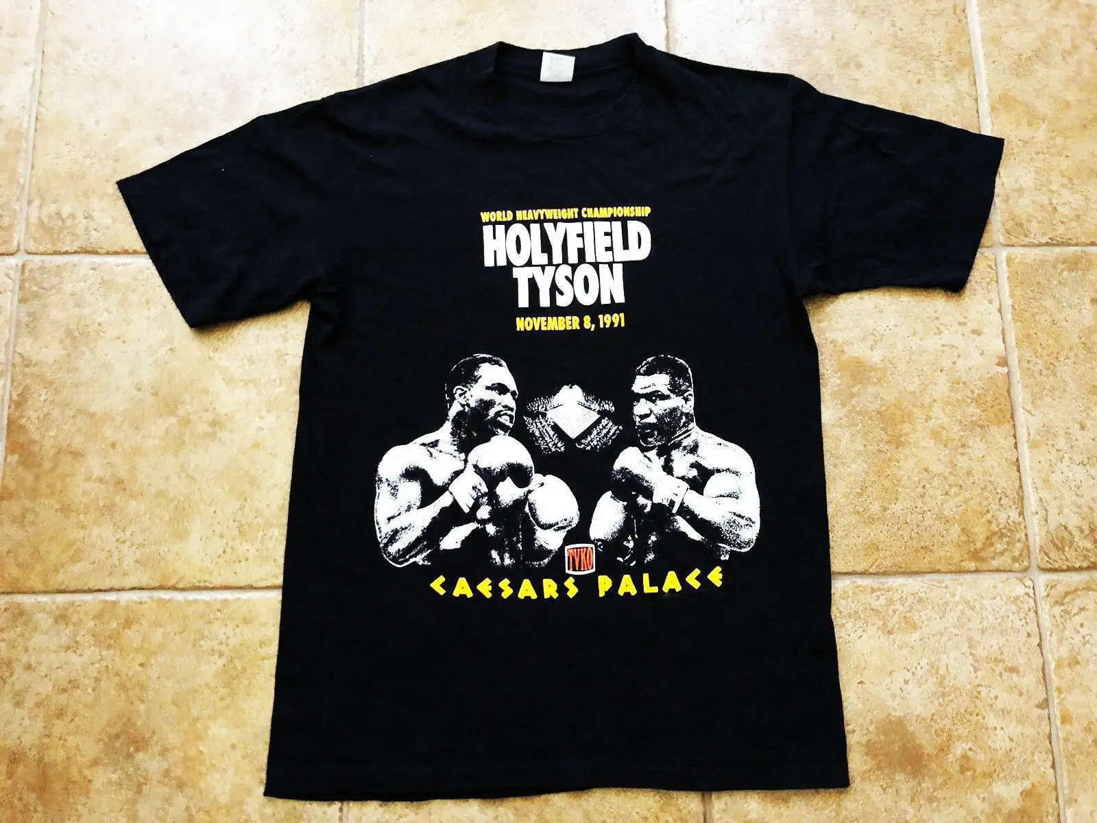 Holyfield vs Tyson ボクシングTシャツ Amazon.com: Mike Tyson vs Evander Holyfield Boxing Fight T