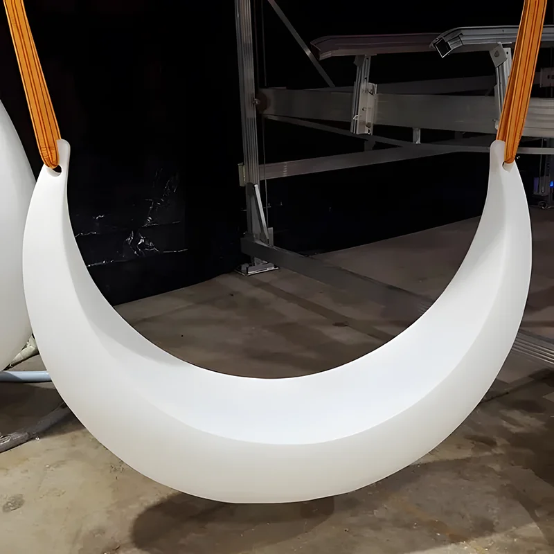 Die multifunktionale Halbmondschaukel eignet sich für alle Umgebungen und die Beleuchtung Ihrer Innen- und Außenbereiche