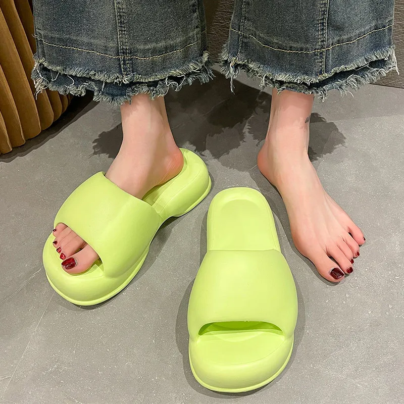 Рисунок 6 - Женские летние шлепанцы на платформе