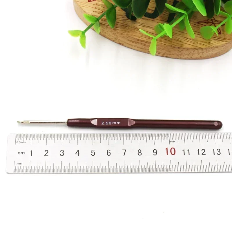 1Pcs Plastic Handle Crochet Hooks Knitting Needles Set 0.5mm-2.5mm 16 Size Crochet Supplies knitting needles,crochet kit,crochet hooks,knitting supplies,crochet needles,knitting material,knitting craft supplies