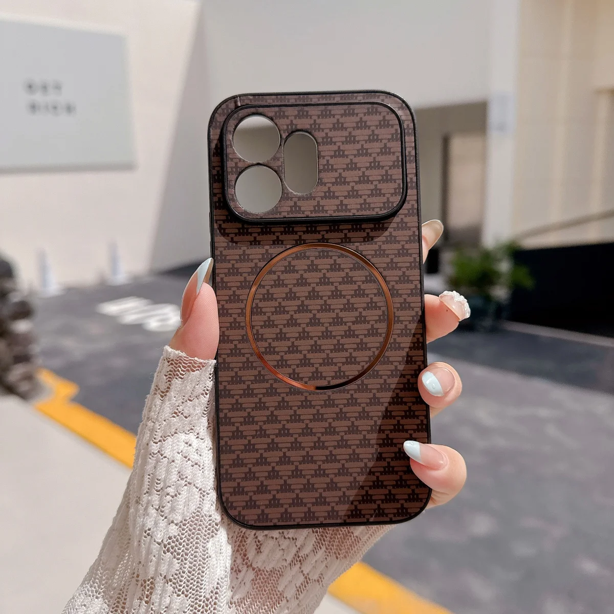 Kevlar Carbon Fiber Mountain Pattern Magnetic Case with Magsafe Wireless Charging Capability