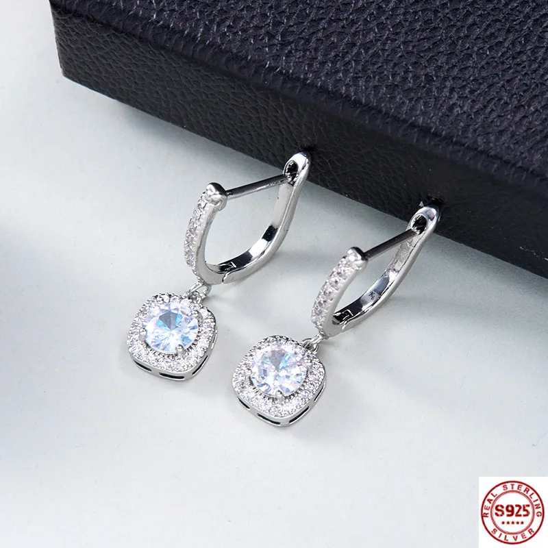 Orecchini Huggie Hoop Con Diamanti Rotondi Coltivati in Laboratorio Da 6 Ct, Platino, E, VS1 - Foto 5