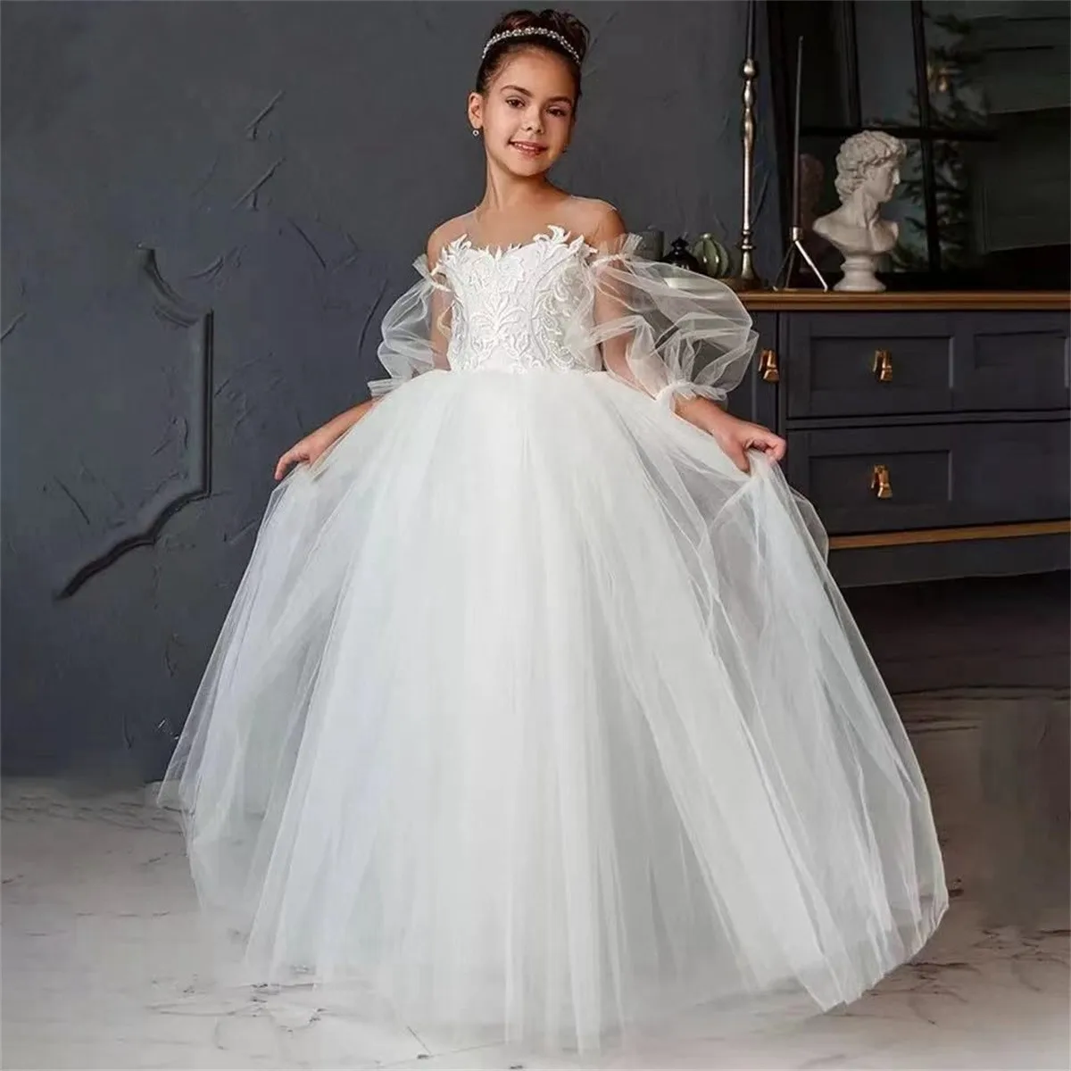 

Elegant White Puffy Long Sleeves Flower Girl Dresses For Wedding Illusion Tulle Appliques Princess First Communion Gowns