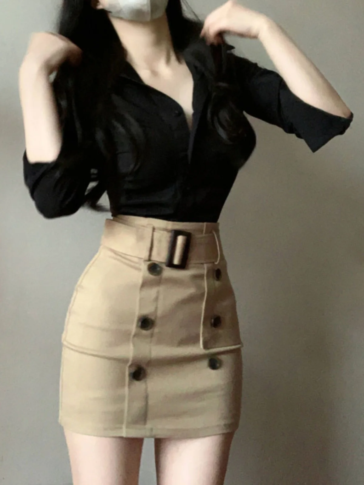 Spring 2025 New Pure Korean Sle Bear irt Button Design Waist-Cinching Skirt Set Women's Faion Ensemble ort Sve