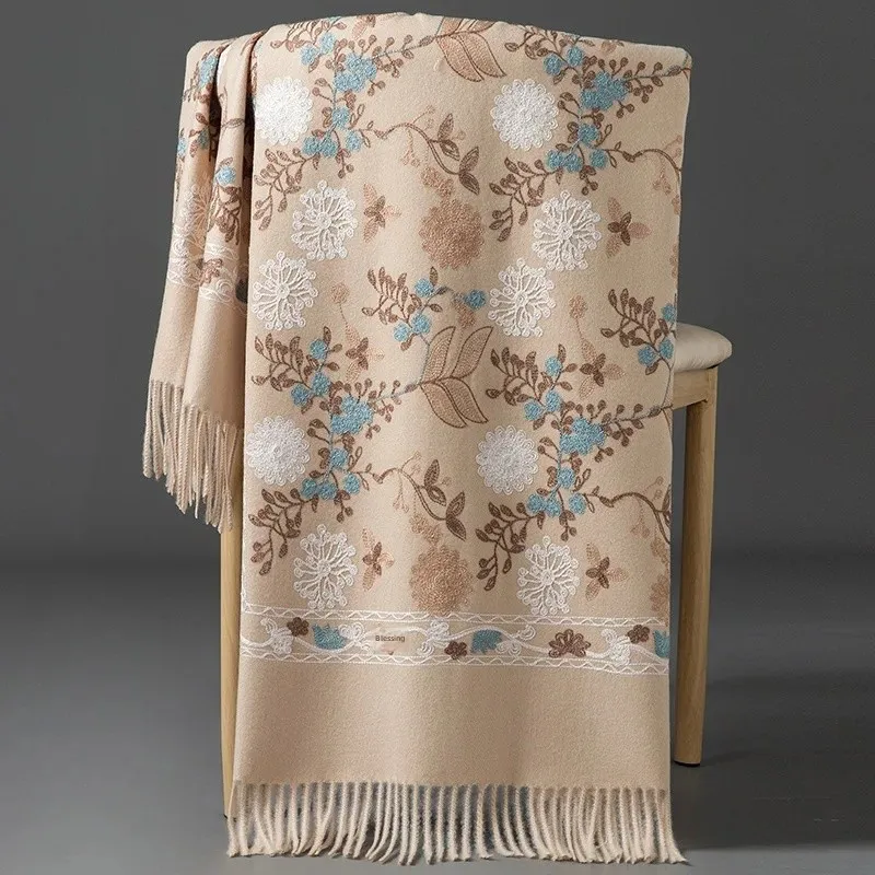 Embroidered snow beads-beige