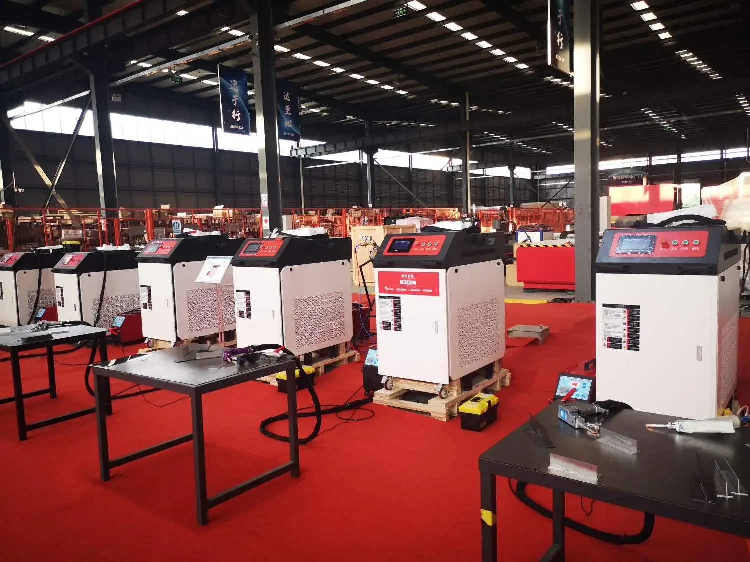 Рисунок 3 - Ручной сварочный аппарат для лазерной сварки алюминия