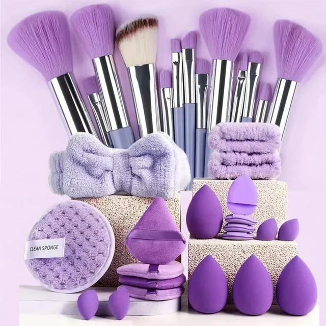 Ensemble de maquillage de 33 pièces, comprenant des éponges de beauté de différentes tailles pour une application de maquillage impeccable et un démaquillage complet.