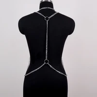 Mode pour hommes avec de la danse de rue punk hip-hop avec des glands, des vêtements métalliques, des chaînes de clavicule, des chaînes de taille et unies O 6