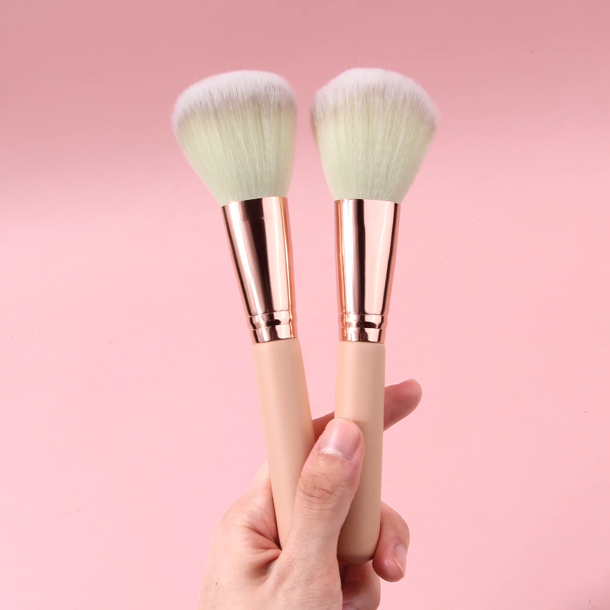 2PCS 대형 커버리지 블러셔 브러쉬, 부드럽고 풍성한 브러쉬모 페이스 파우더 브러쉬, 블러셔 및 하이라이트용 빠른 접착 메이크업 브러쉬