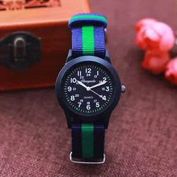 Stylish Waterproof Quartz Watch with Contrast Stripes - Perfect Birthday Gift (A)