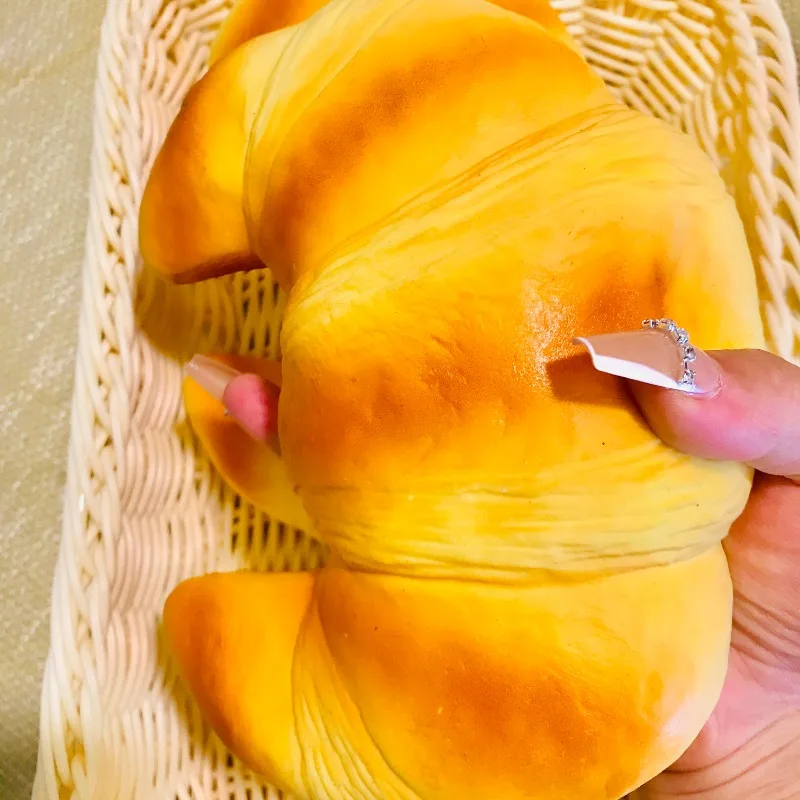 Big Croissant Slow Rebound Pinch Decompression Vent Toy Squishy Slow Rising 3