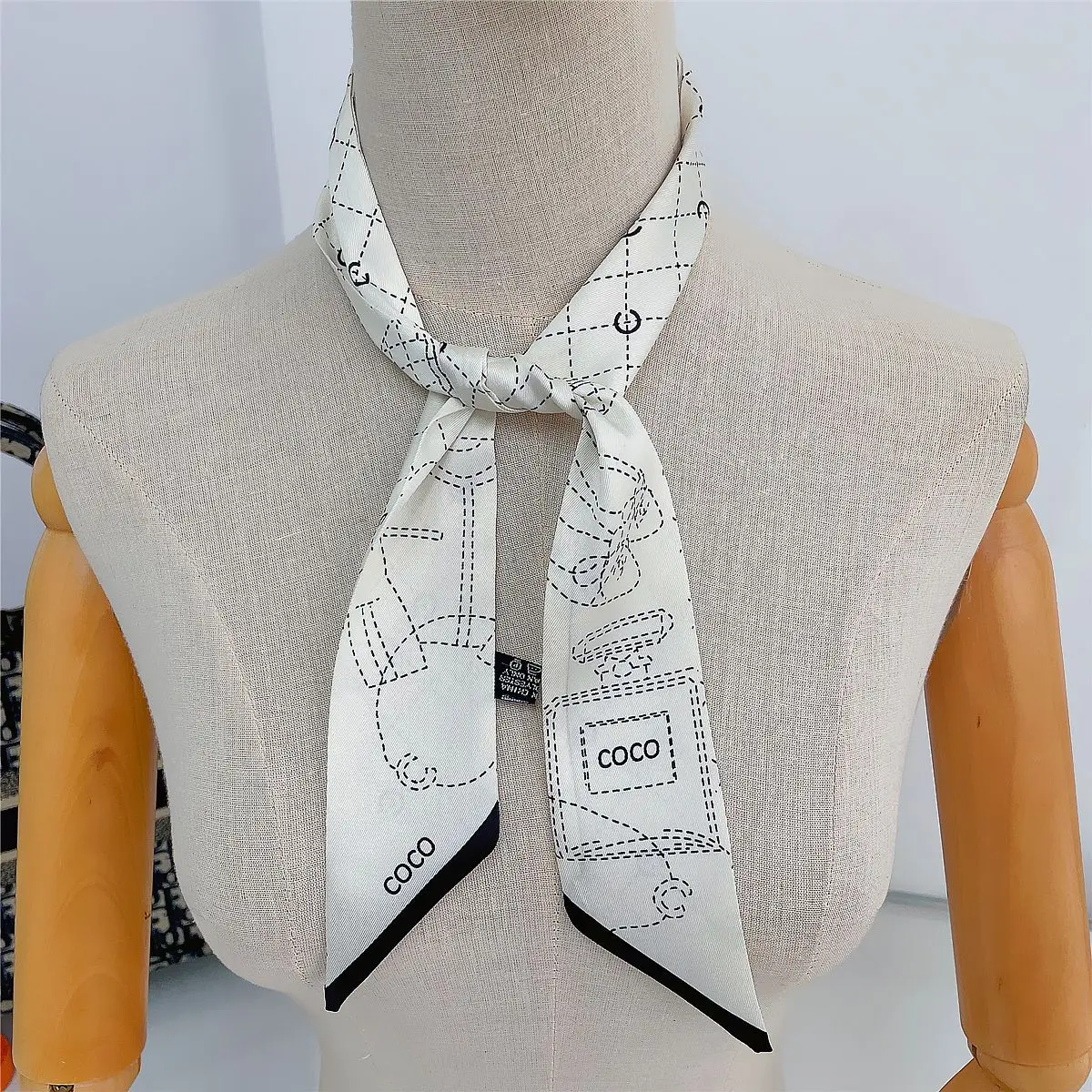 Fashionable Silk Scarf Tie Bag Handle Mini Ribbon Scarf for Women - China  Scarf and Silk Scarf price