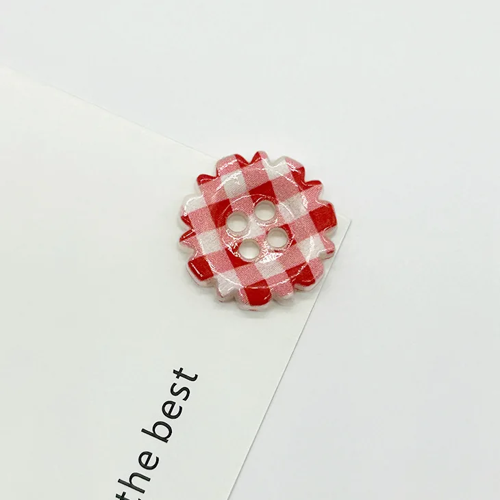 30er-Pack gemischte Knöpfe mit Karo- und Herzmuster – Verspielte 4-Loch-Designs mit Zahnrad- und Apfelmotiven für DIY-Kleidung, Schuhe und Haaraccessoires – Detail 8