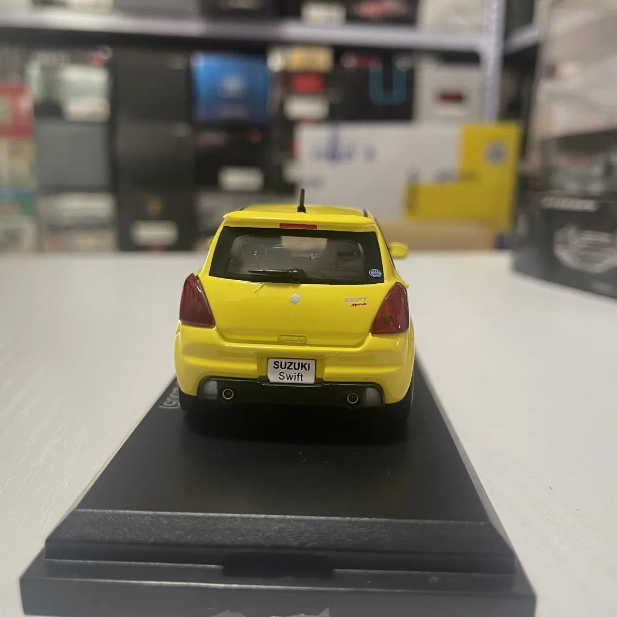 Die-cast Simulation Car Model 1:43 Scale Suzuki Swift 2005 Sport