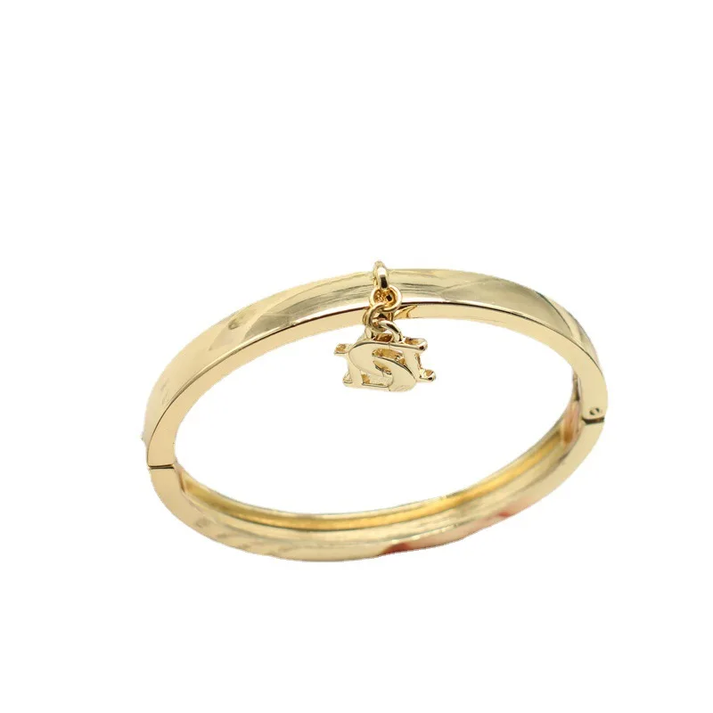 Simple Smooth Face Bracelet