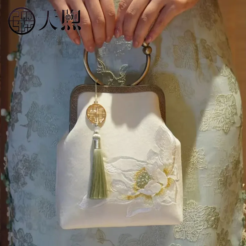 New Chinese Style Women's Embroidery Lotus Hanfu Crossbody Shoulder Bag Cheongsam Handbag Tassel Chain Messenger Bag for Women