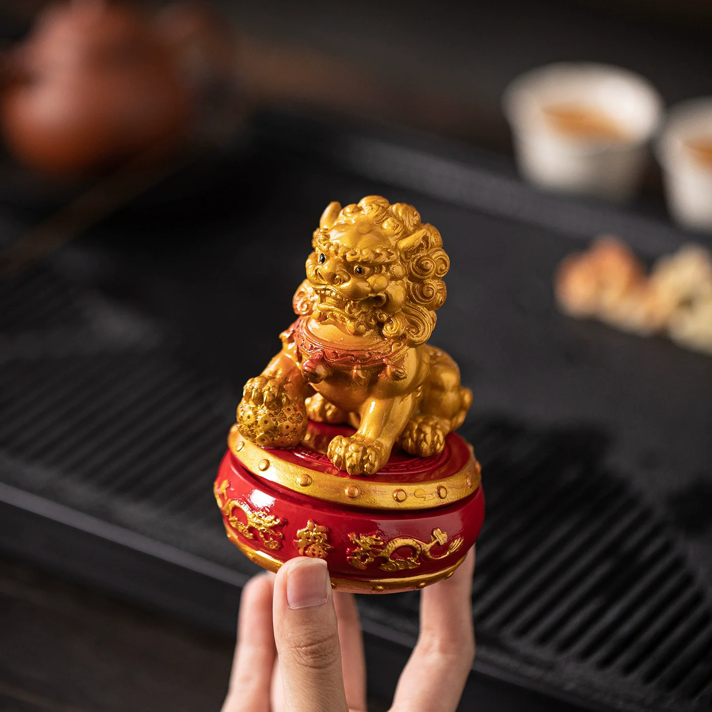 Color Changing Chinese Style Peking Lion Tea Pet, Guochao Raisable Ornament for Wealth & Tea Table, Creative Ceramic Decor