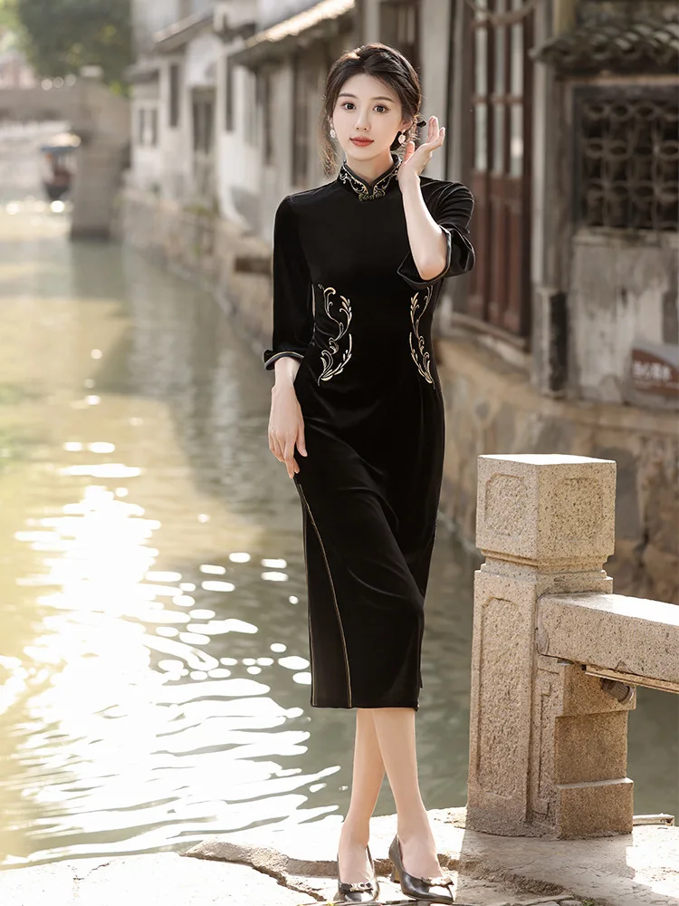 

FZSLCYIYI Vintage Embroidery Velour Seven Points Sleeve Women Qipao Chinese Mandarin Collar Femme Cheongsam Dress