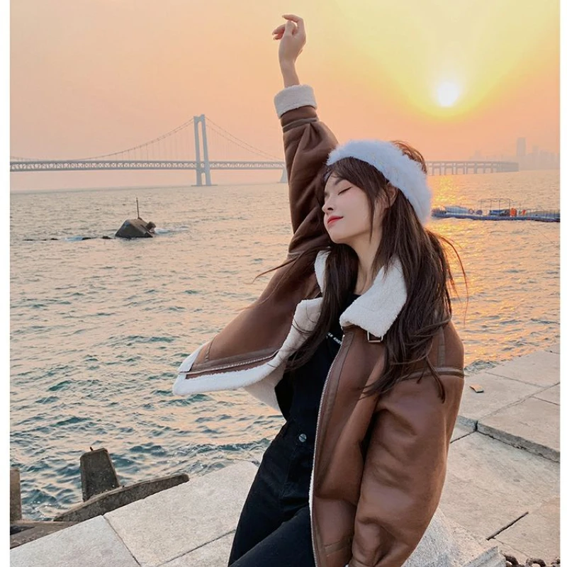 2023 새로운 겨울 Lambswool 코트 여성 패딩 모피 한 오토바이 정장 짧은 느슨한 레저 플러시 코튼 패딩 자켓 코트 여성