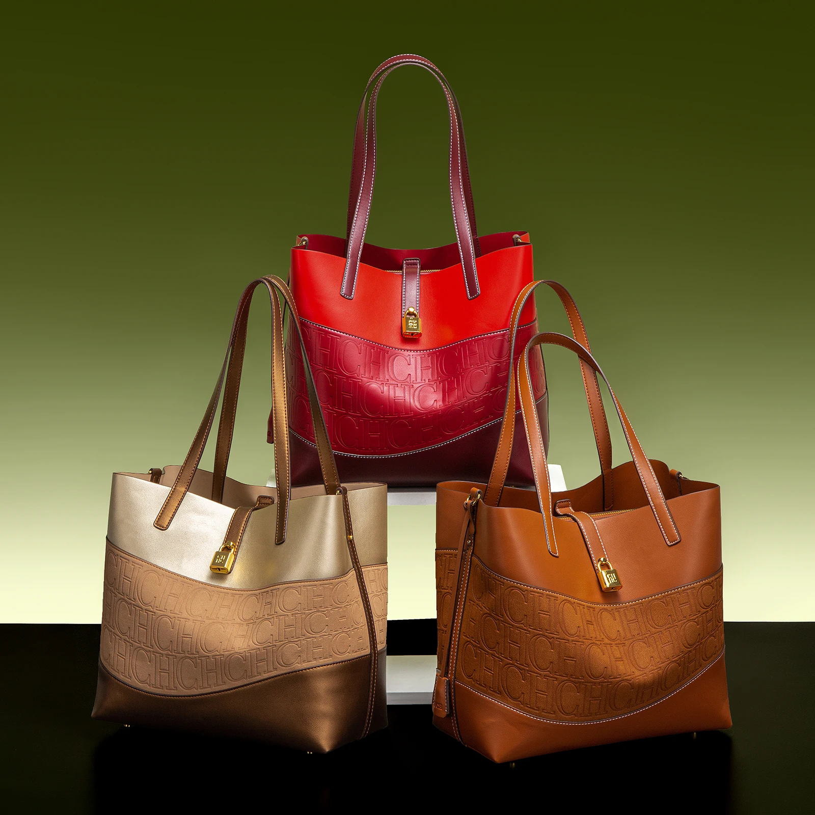 حقيبة حمل نسائية من CHCH، تتميز بسعة كبيرة وتصميم...