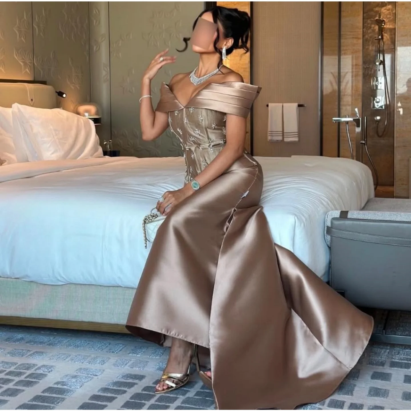 فساتين سهرة كريستالية طول الأرض مطرزة بالترتر فسات...