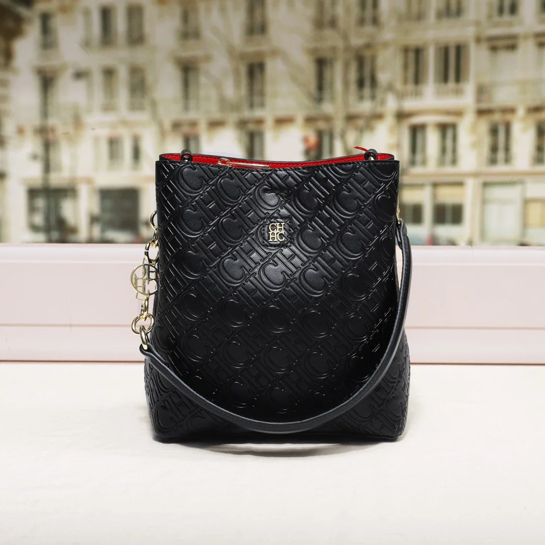 CILMI HARVILL CHHC 2023 Summer New Women's Small Bucket Bag Portable Opening Magnetic Absorber Design Letter