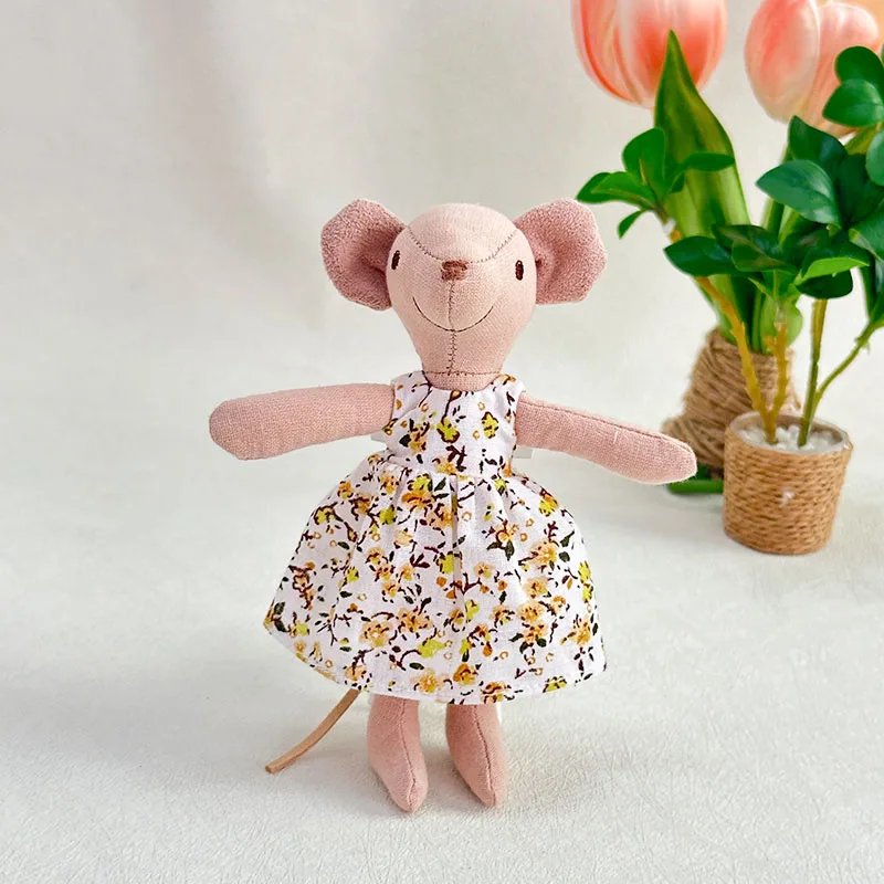 Miniature Mouse Dollhouse Figurines - Festive Decor & Perfect Gift Ornament (1:12 Scale, 5.9-inch)